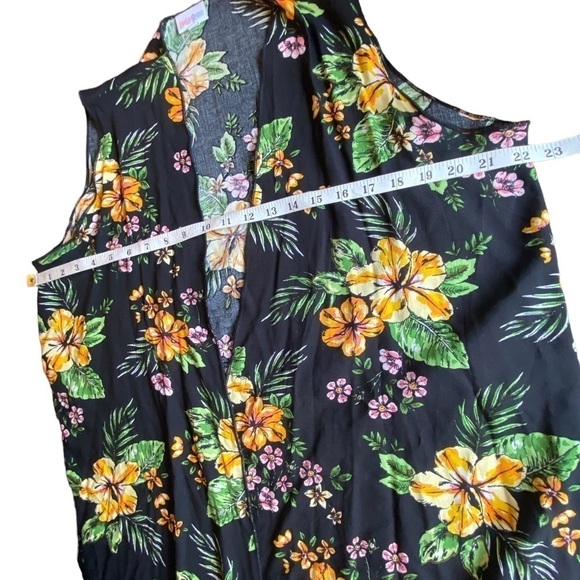 LuLaRoe Joy Vest Dark Hawaiian Floral Duster Women's Size Medium - Picture 6 of 8